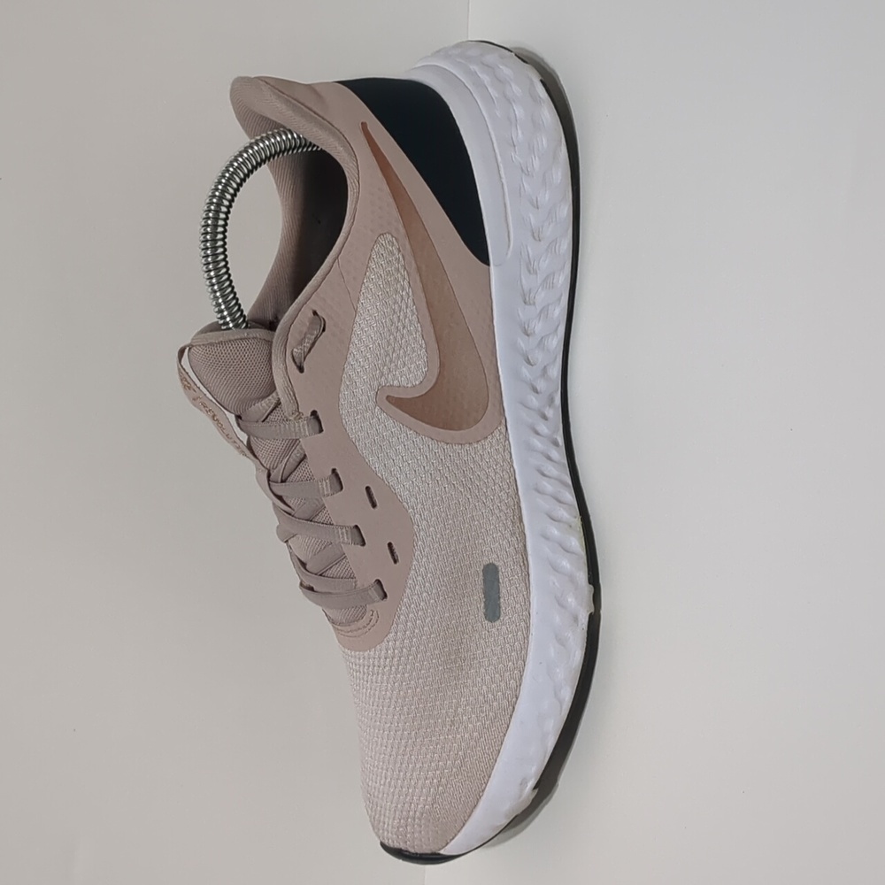 Nike Women's Revolution 5 Running Shoe size 9.5